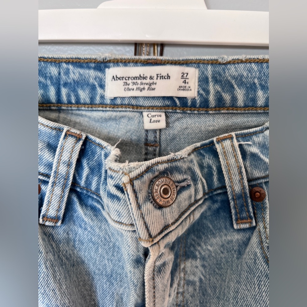 Abercrombie 90s Straight Ultra High Rise Jeans